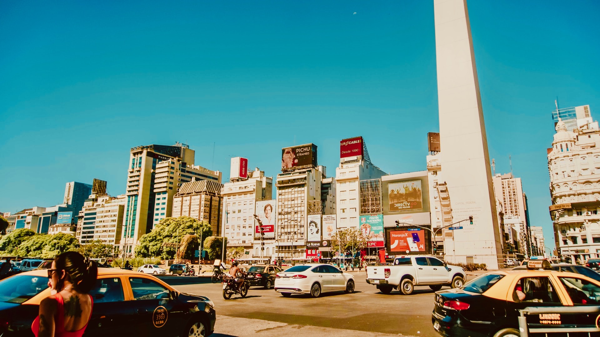 Аргентина люди на улице. Партии испании 2020. Аргентина повседневная жизнь. Аргентинцы с русскими девушками. Жизнь в аргентине 2023.