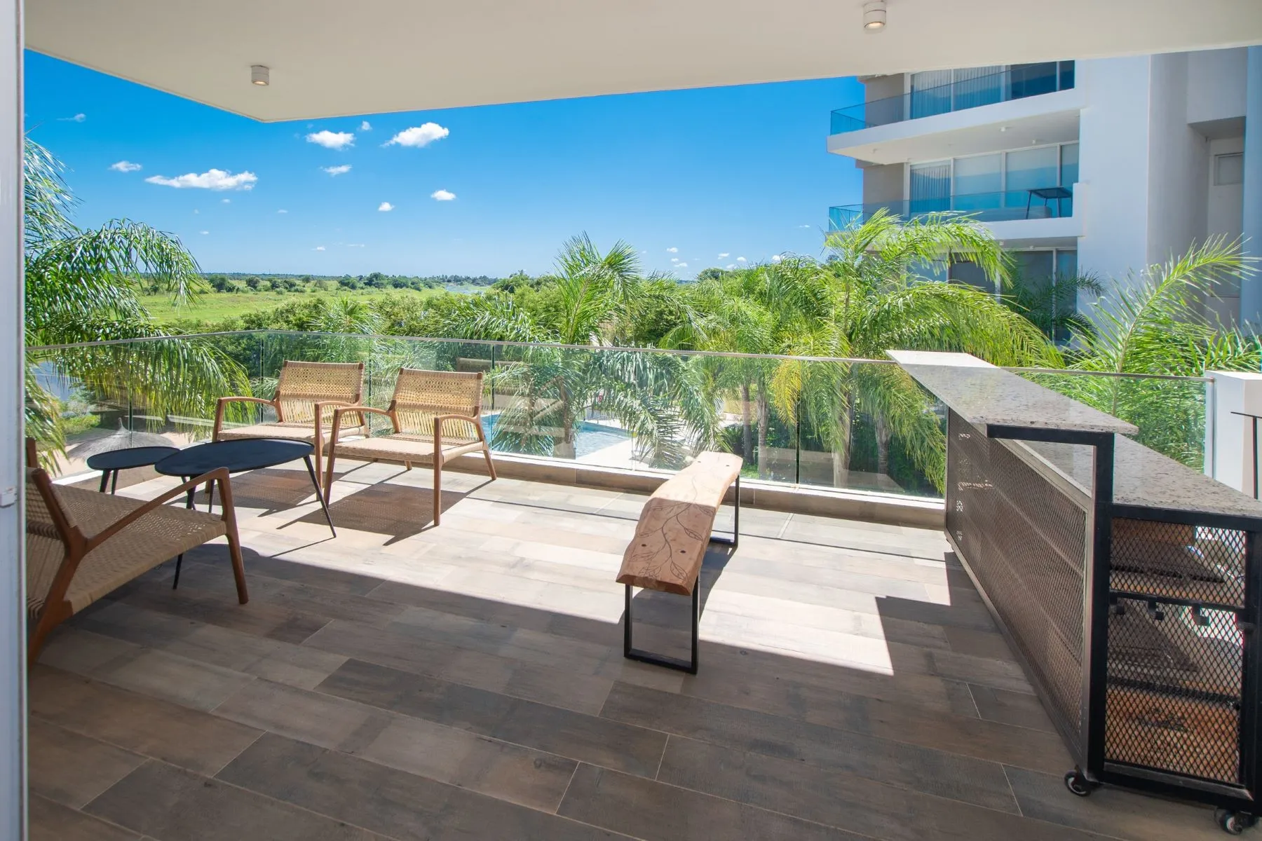 Riverside Family Apartment with Pool IMI Real Estate